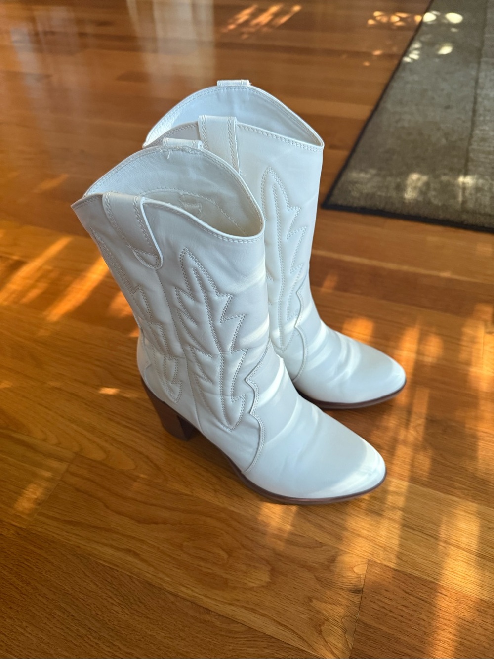 MIA White Western Cowboy Heeled Boots